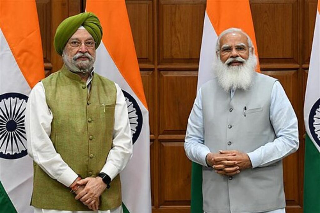 एपस्टीन फाइल्स में Hardeep Singh Puri का नाम सामने आने के बाद एक और महत्वपूर्ण सवाल उठता है—आखिर एक पूर्व IFS अधिकारी इतनी तेजी से भारतीय राजनीति के शीर्ष स्तर तक कैसे पहुँच गए?